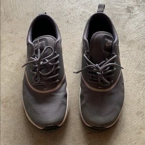 Nike Thea’s